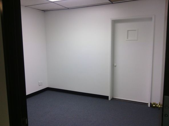 GROUND FLOOR PATIO OFFICE. SMART LAY-OUT. 4 OFFICES & RECEPTION.
